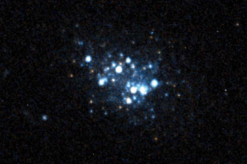 Esta é a uma das centenas de galáxias azuis descobertas pelo Telescópio Hubble. Seu nome é "little Lion"