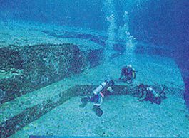 Pirâmide lemuriana no Japão